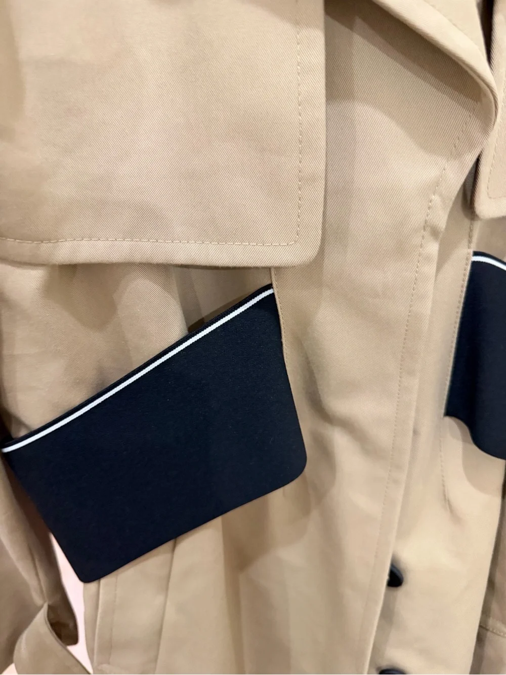 Alexander Wang Beige Trench Coat with Black Contrast Panels - Picture 11 of 11
